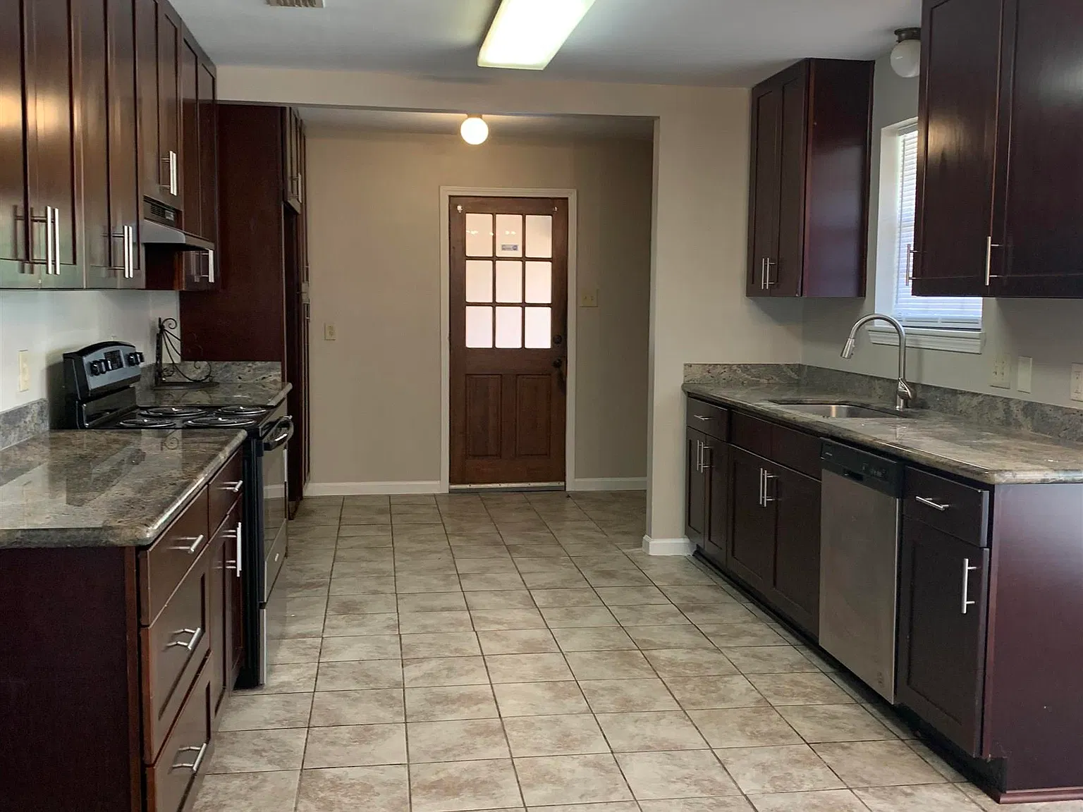 4 bed, 1931 sqft, $1,650 — Photo 3