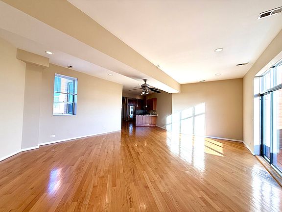 2nd image of 1800 N Milwaukee Ave APT 4N