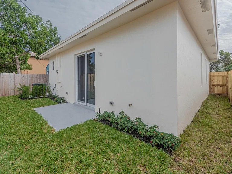 626 Latona Ave — Photo 24