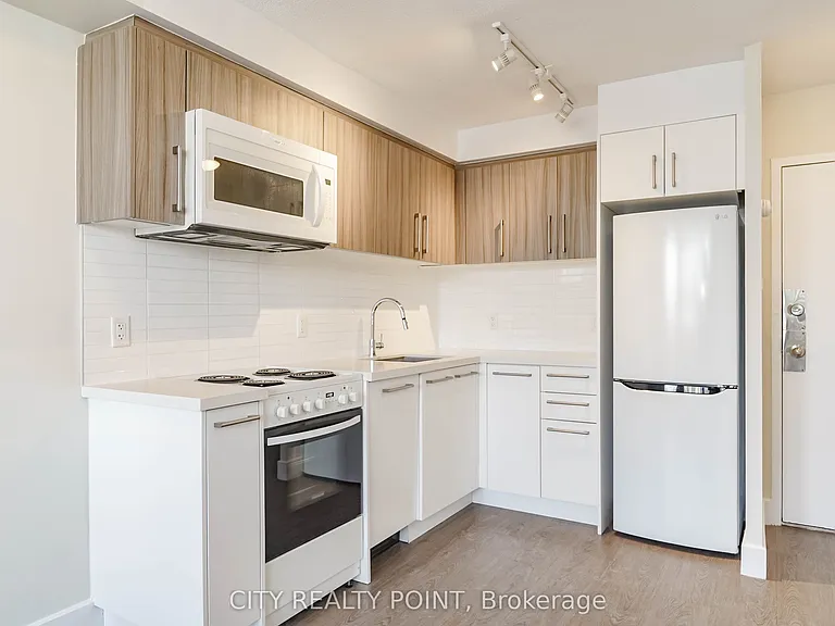 1500 Bathurst St #207 — Photo 6
