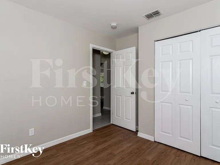 222 NW 28th Ct — Photo 12