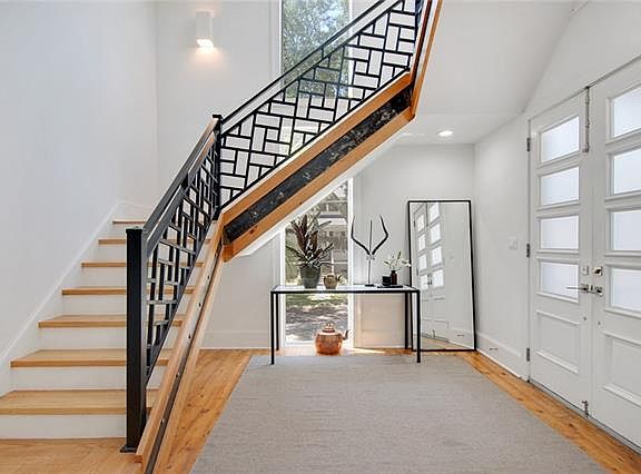 3rd image of 6001 Chatham Dr