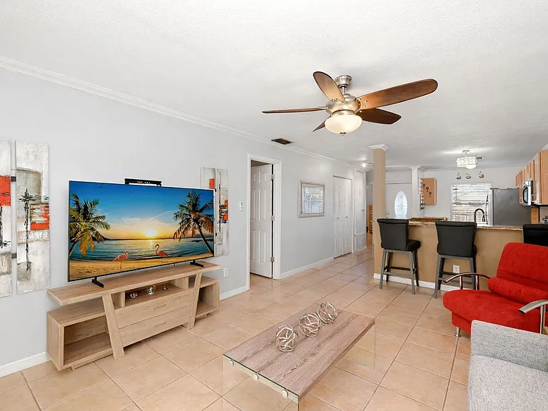 4410 Bar Harbor Dr — Photo 2