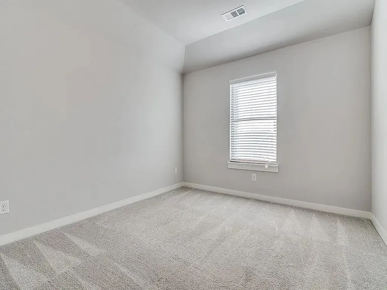 627 Oakridge Dr — Photo 14
