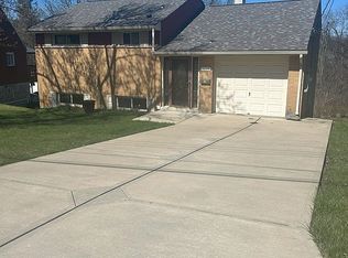 3099 Woodridge Dr, Pittsburgh, PA 15227