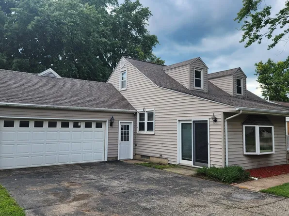 1103 N Hushaw Ave, Chillicothe, IL 61523