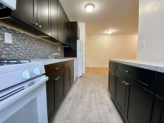 4th image of 552 W 185th St #15