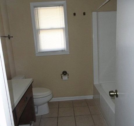 3rd image of 806 Gonzales Dr