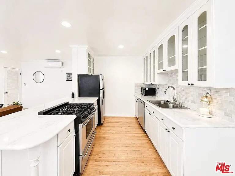 1111 11th St #1 — Photo 3
