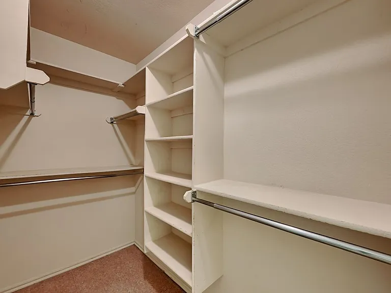 21886 Pioneer Cir — Photo 12
