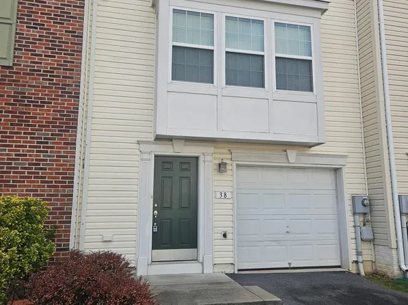 38 Lombard Ln, Bunker Hill, WV 25413