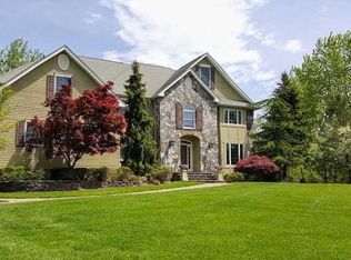 18 Meadow Ln, Allendale, NJ 07401