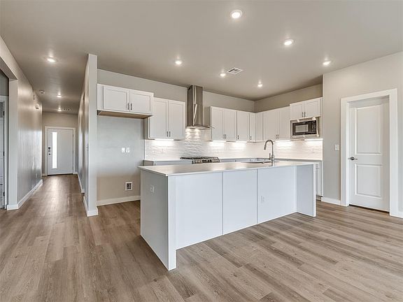 3rd image of 15305 Caspian Ln