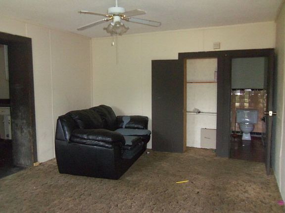 3rd image of 713 Johnson St
