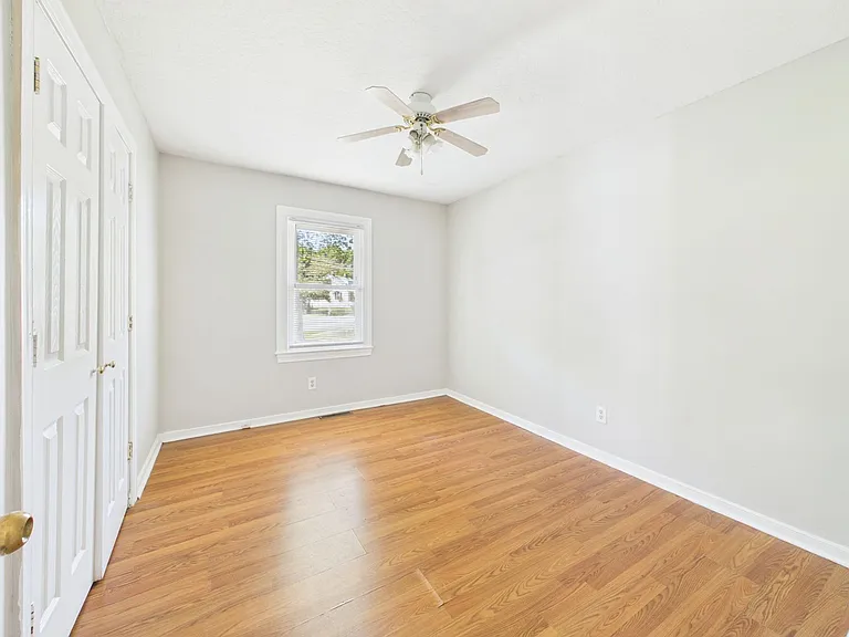 835 Winnetka Ave — Photo 11