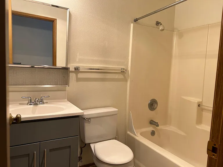 4550 7th Ave NE #103 — Photo 9