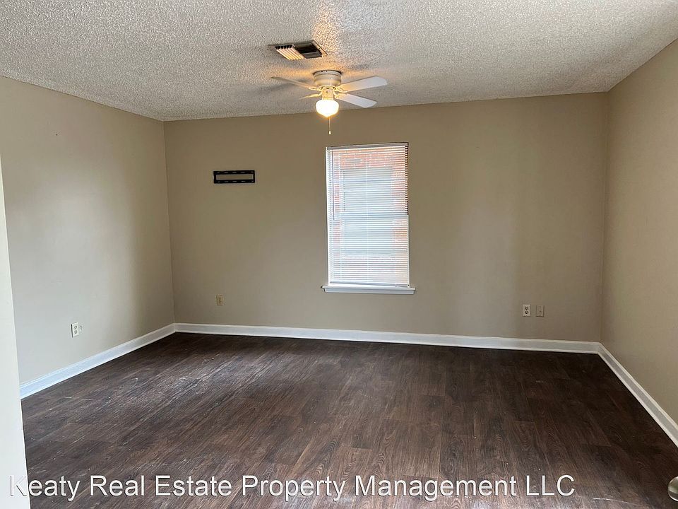 1st image of 403 Vieux Orleans Cir #B