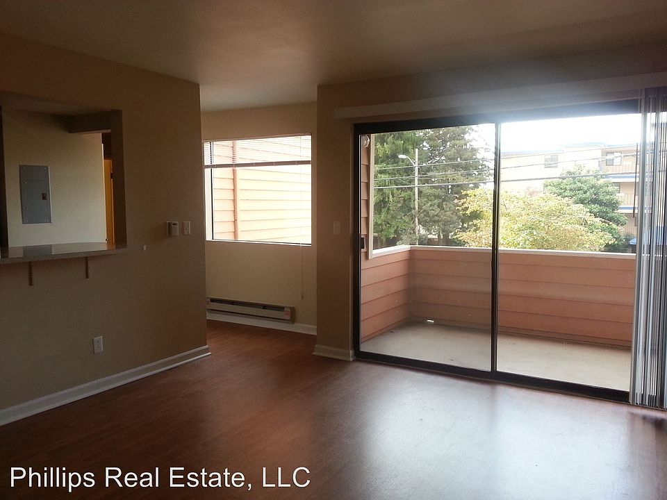 1st image of 11244 Greenwood Ave N APT 206