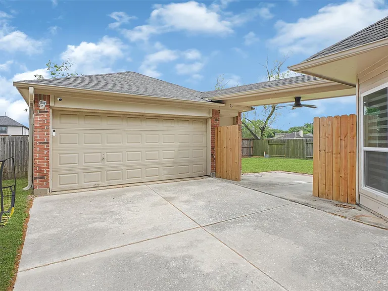 11915 Helene Ct — Photo 3