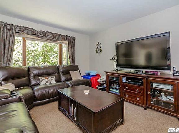 4th image of 211 Radio Ave