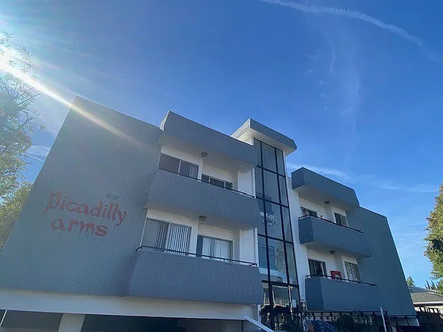 8822 W. Cadillac Ave. — Photo 3
