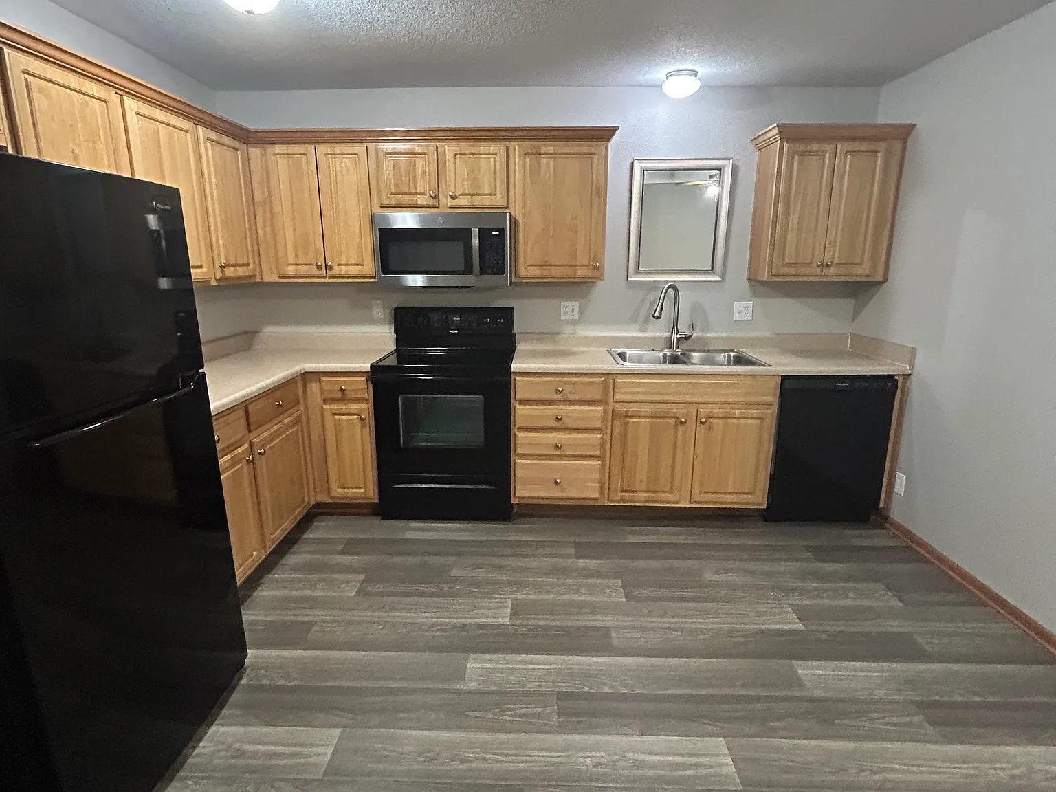 3 bed, 1122 sqft, $1,100 — Photo 3