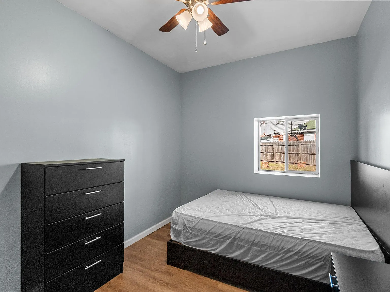 4 bed, 3.0 bath, 3071 sqft, $516 — Photo 1