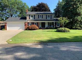 19937 Thousand Oaks Dr, Clinton Township, MI