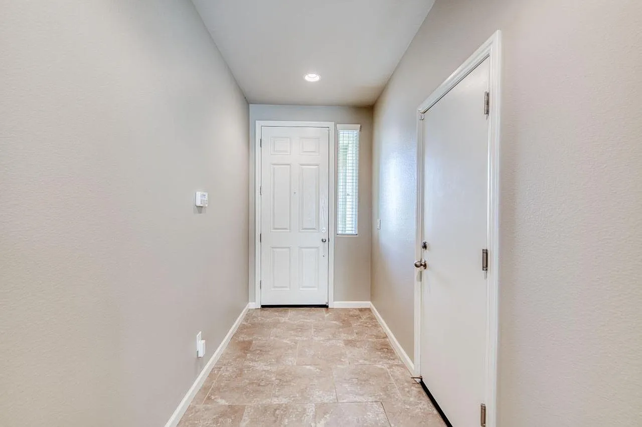 3 bed, 2.5 bath, 1413 sqft, $2,350 — Photo 4