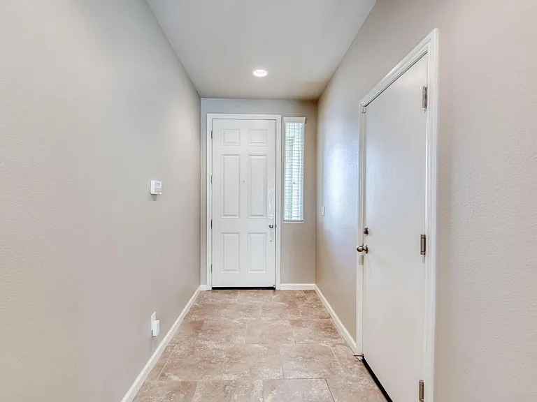 1304 Royalty Way — Photo 4