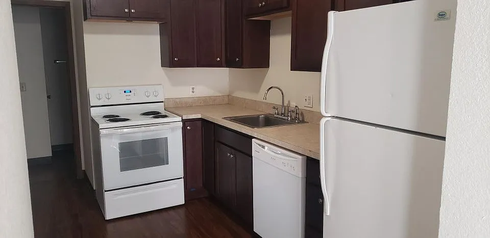 2 bed, 1.0 bath, 924 sqft, $995 — Photo 3