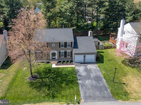 3rd image of 58 Blossom Wood Ct