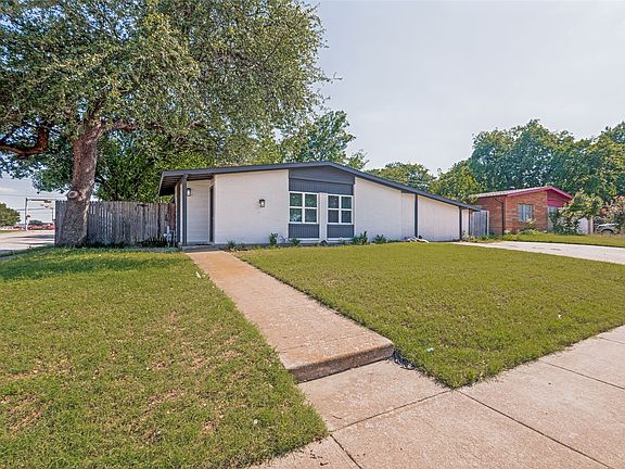 2nd image of 2122 Marilyn Ln