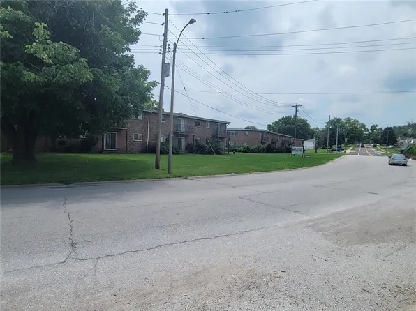 620 Chain Of Rocks Dr, Saint Louis, MO 63137