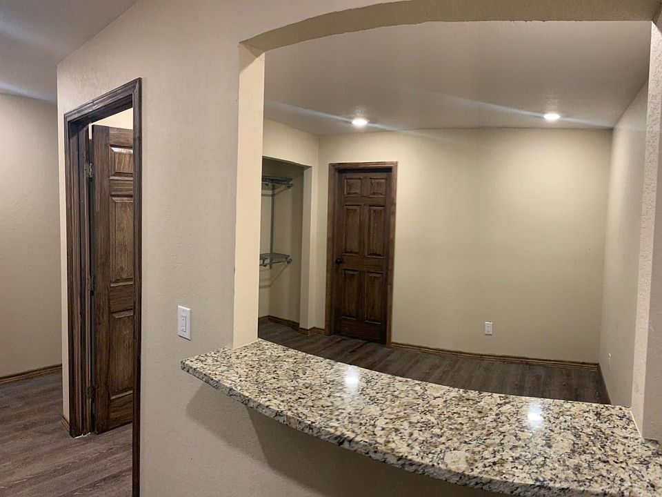 1st image of 167 Tesla Dr #1