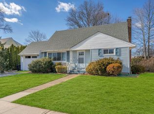 37 Briarcliff Rd, Westbury, NY 11590