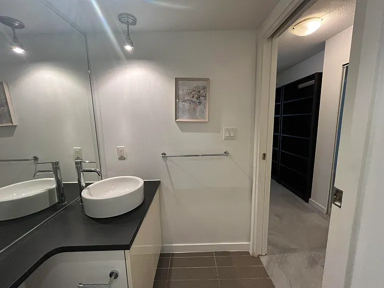 233 Robson St #501 — Photo 13