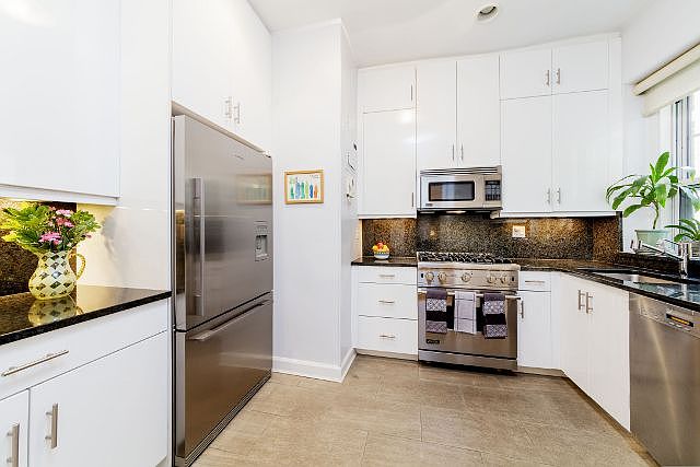 1st image of 115 Willow St APT 1F