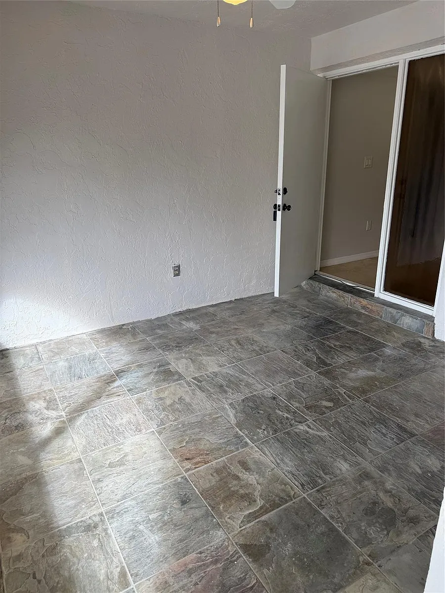 Building Photo - 8601 NW 34th Pl #A102