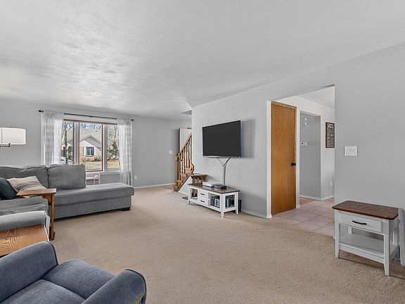 4th image of 3329 S Bob O Link Ln