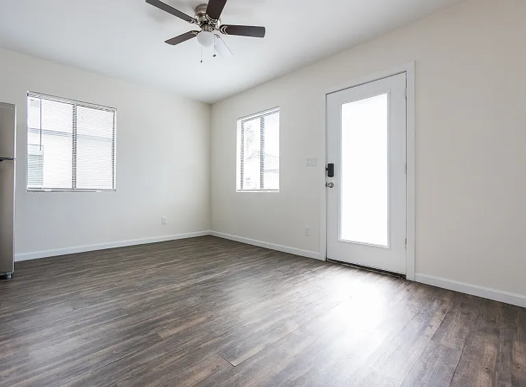 4150 N 25th St #12 — Photo 11