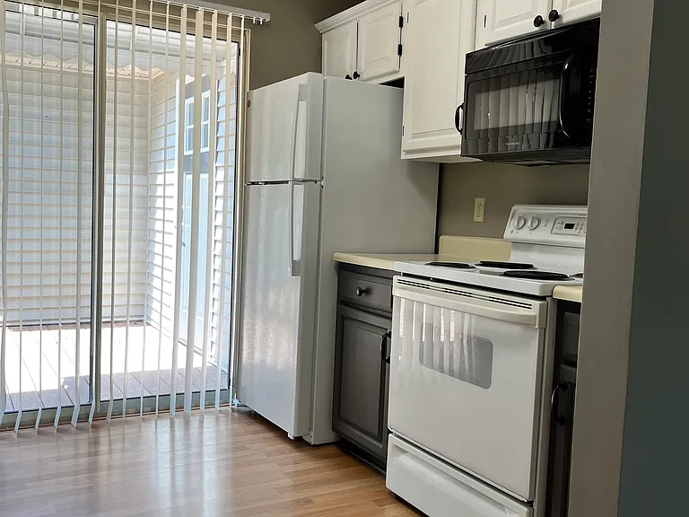 360 Arbor Ct — Photo 12