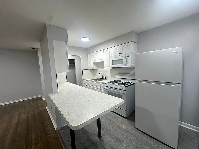 Moser Gardens Apartments — Photo 6
