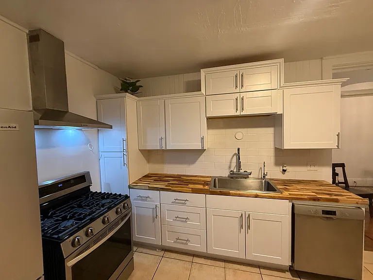 2 Willow Ave — Photo 2