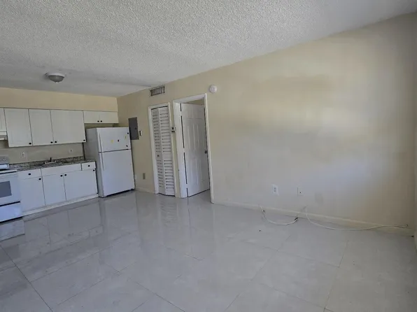 1290 NE 142nd St, Miami, FL