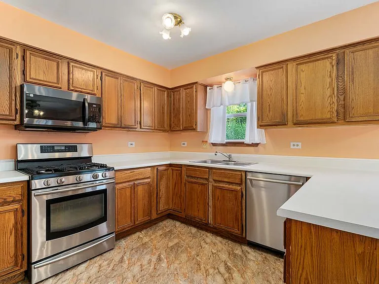 2204 Brindlewood Dr — Photo 6