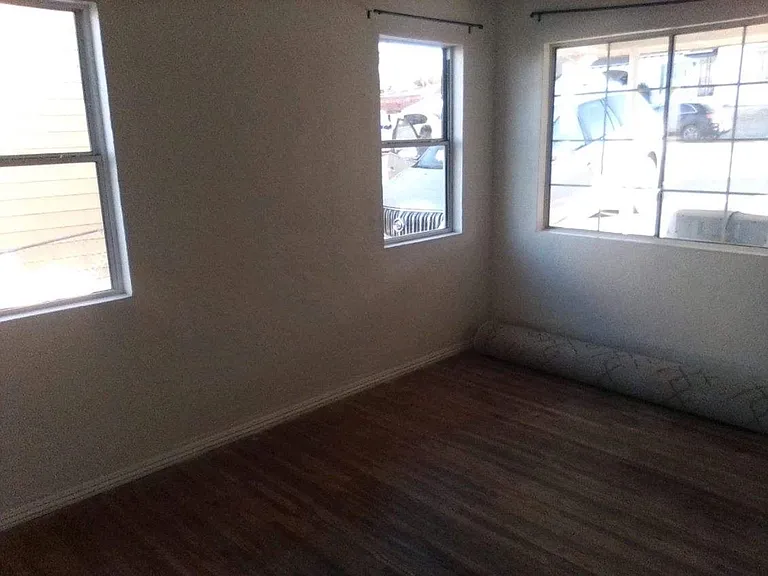 708 Philippine St — Photo 4