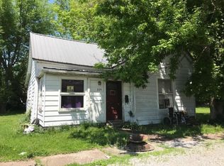 824 Elder St, Eldorado, IL 62930