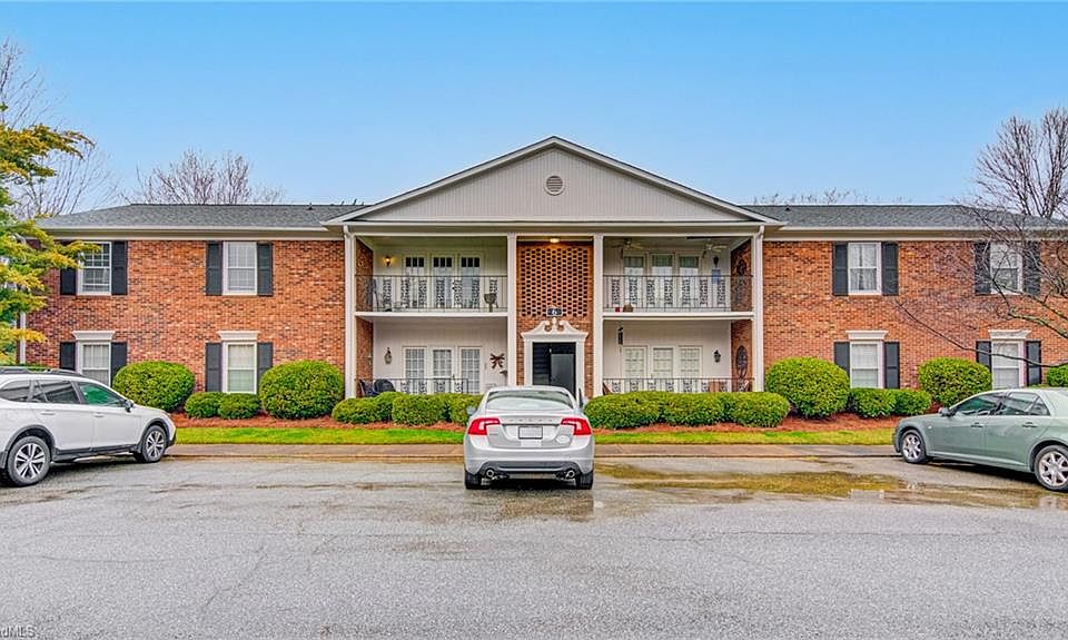 1st image of 6 Fountain Manor Dr