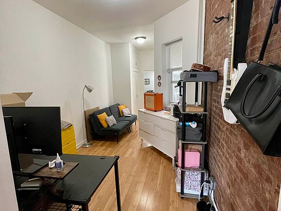 4th image of 1303 Jackson Ave APT 3R